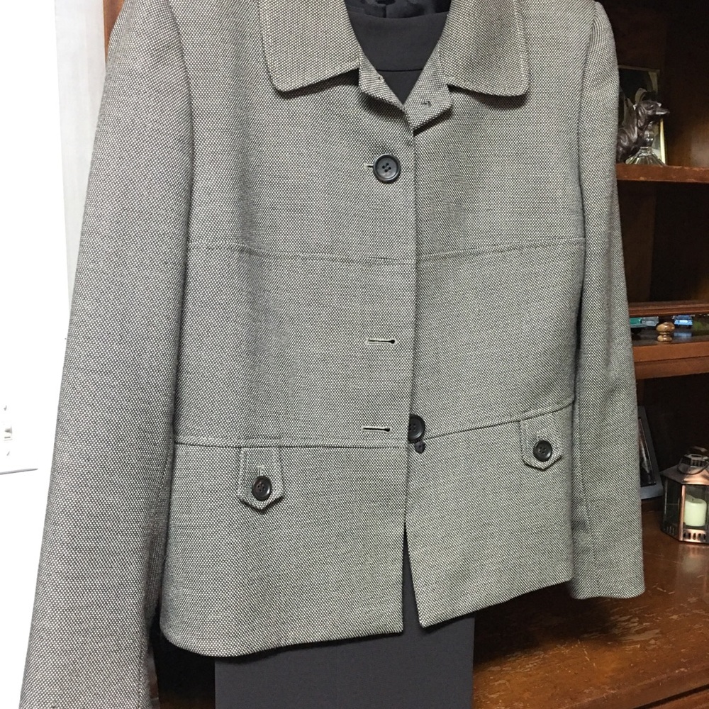 Women’s pants suit